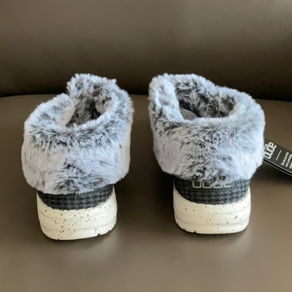 HEYDUDE Women's Britt Canvas Faux-Fur Trim Lace-Up Cold Weather Booties - Picture 3 of 9